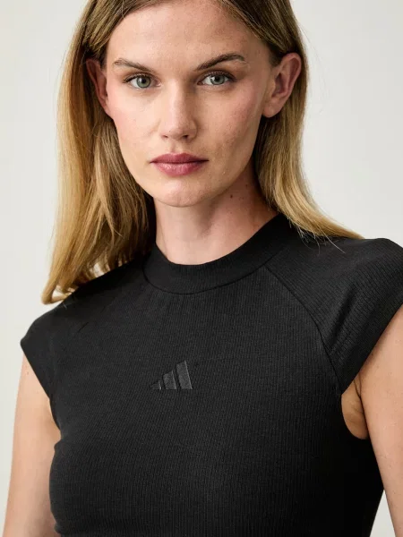 Укороченная футболка Adidas