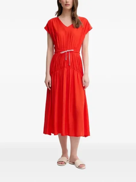 Kostiumas midi suknelė La Petite Française v formos iškirpte iki kelių raudona