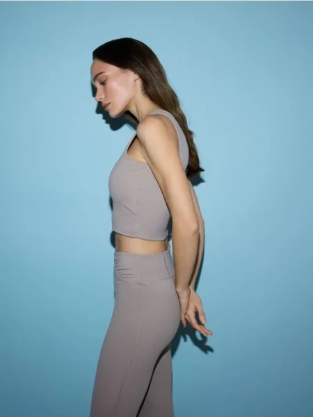 Krótki top Reserved beżowy