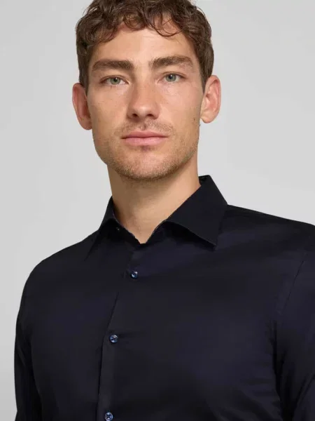 Koszula biznesowa o kroju slim fit z bardzo długim rękawem model ‘HANK’ Boss granatowa