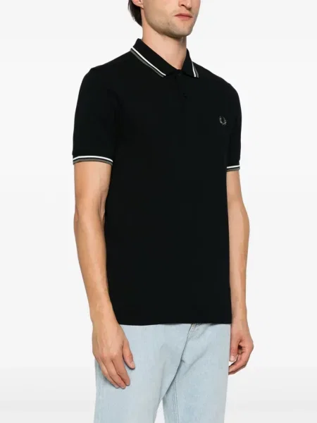 Поло тениска Fred Perry бродирана черно