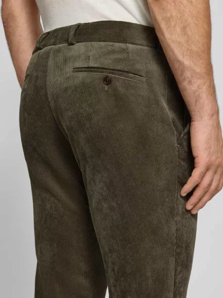Spodnie sztruksowe z wpuszczanymi w stylu francuskim model ‘Tomte’ Carl Gross zielone