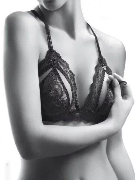 Кружевной бюстгальтер без каркасов чорний