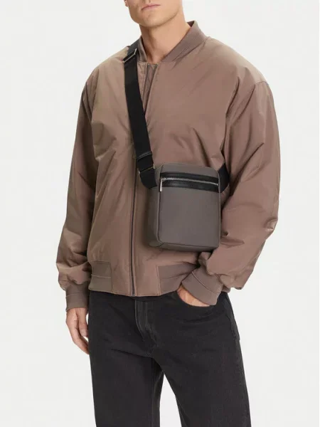 Calvin Klein Torbica za okrog pasu Contrast Reporter siva