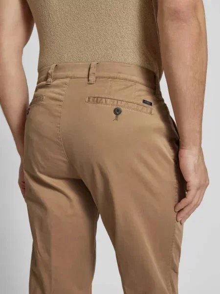 Spodnie materiałowe o kroju comfort fit z francuskimi wpuszczanymi model JIM' Eurex By Brax beżowe
