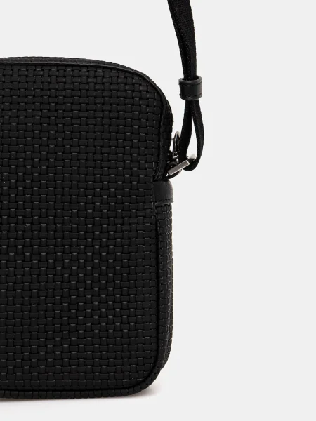 Calvin Klein Válltáska Embossed Woven Slim Reporter fekete