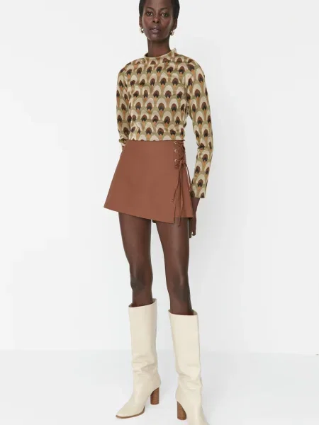 Pantaloni scurti tip fusta Trendyol din dantelă maro