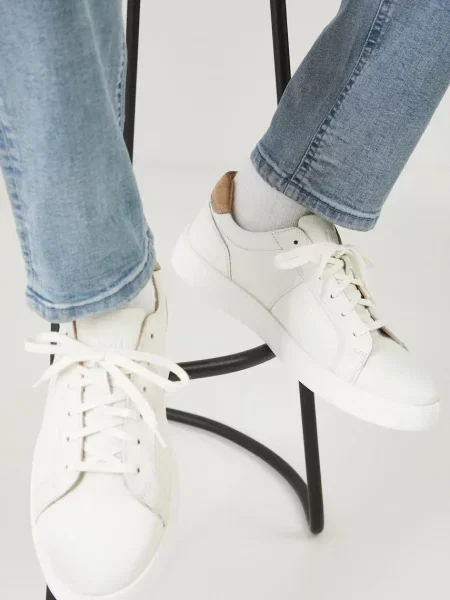 Kožené tenisky Medicine bílé