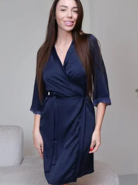 Атласный женский халатик синій