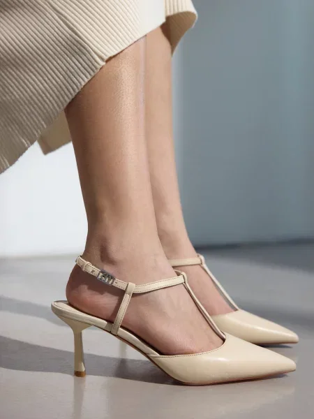 Шкіряні Туфлі та лофери Estro молочний