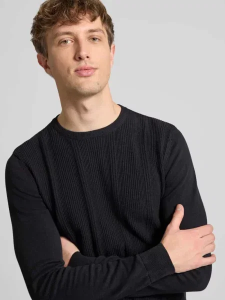 Sweter w dzianinowym wyglądzie o kroju slim fit model Baron' Blend czarny