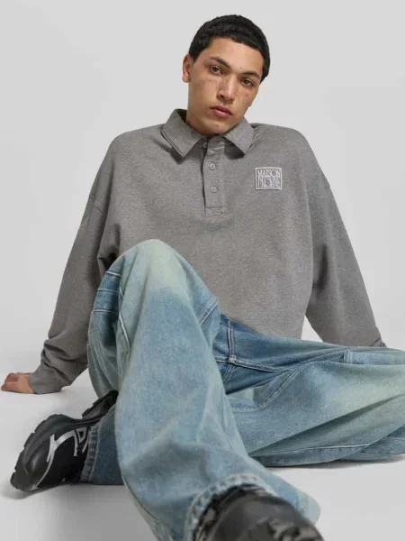 Sweter w kroju regular fit z kołnierzykiem polo Maison Kitsune