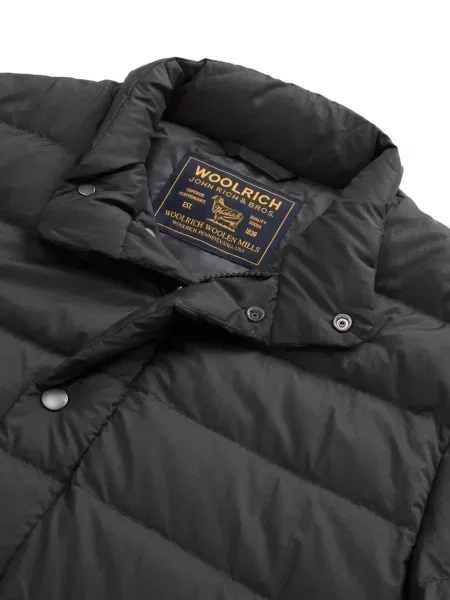 Matlasat geacă cu puf Woolrich negru