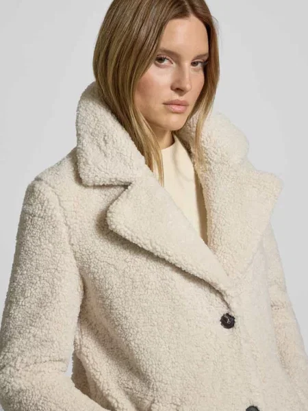 Płaszcz teddy z szerokim kołnierzem z połami Vero Moda biały