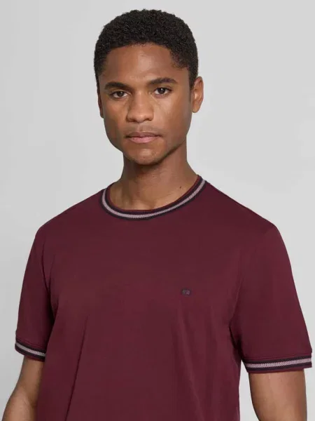 T-shirt w kroju regular fit z haftowanym logo Christian Berg Men
