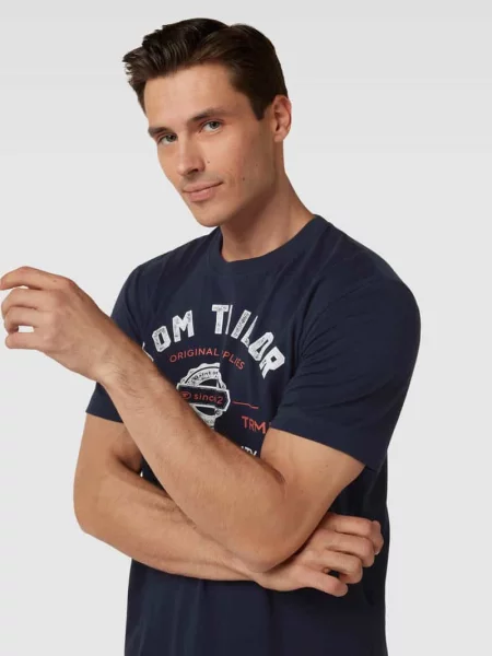 T-shirt o kroju regular fit z czystej bawełny z nadrukiem z logo Tom Tailor