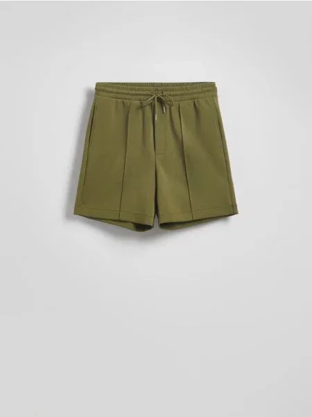 Reserved Pantaloni scurți confortabili cu cusături decorative verde-prăfuit verde