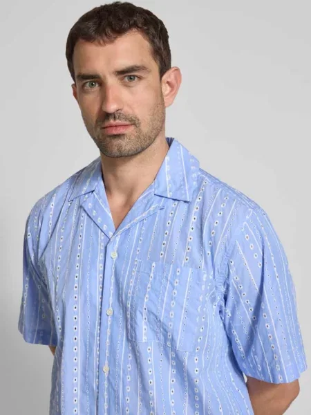 Koszula casualowa o kroju regular fit z haftem angielskim Scotch & Soda