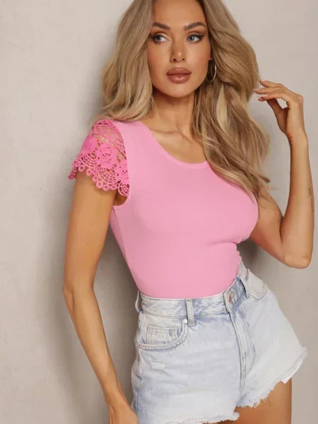 Prążkowana Bluzka z Cekinami i Koronkowymi Wstawkami Thaleni różowa