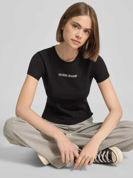 T-shirt o kroju slim fit z nadrukiem z logo Guess Jeans czarna
