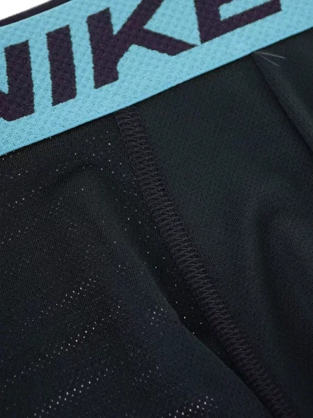 Scurt chiloți Nike cu imagine cu model floral negru
