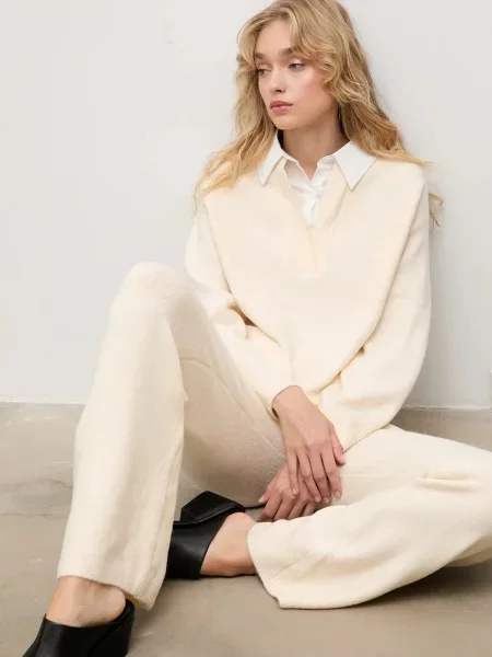 Вълнен анцуг Answear.lab бежово