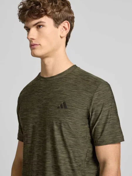 T-shirt z nadrukiem etykiety Adidas Training