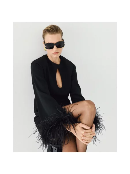 Sukienka Access Fashion w piórka czarna