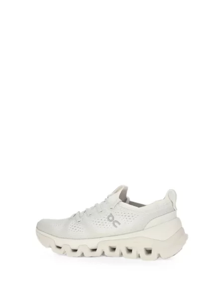 Sneakerși On alb