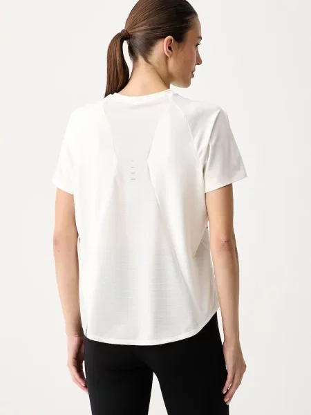 Nike T-shirt do biegania Swift Dri-FIT beżowa