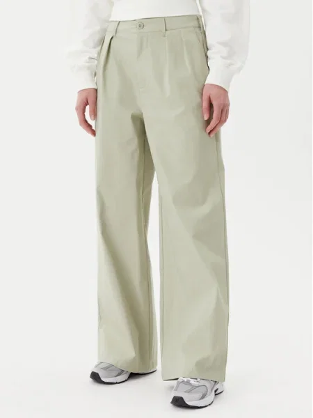 New Balance Pantaloni din Boylston verde