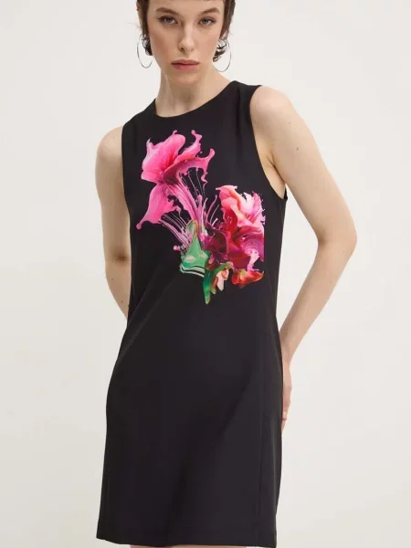 Рокля Desigual PHOENIX къса с кройка по тялото черно