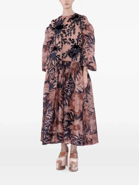 Haftowana aksamitna sukienka maxi Biyan garniturowa różowa