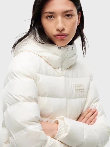Джинсовая куртка Tommy Jeans с капюшоном белая