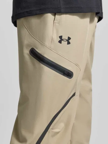 Spodnie dresowe o kroju regular fit z nadrukiem z logo Model Unstoppable' Under Armour
