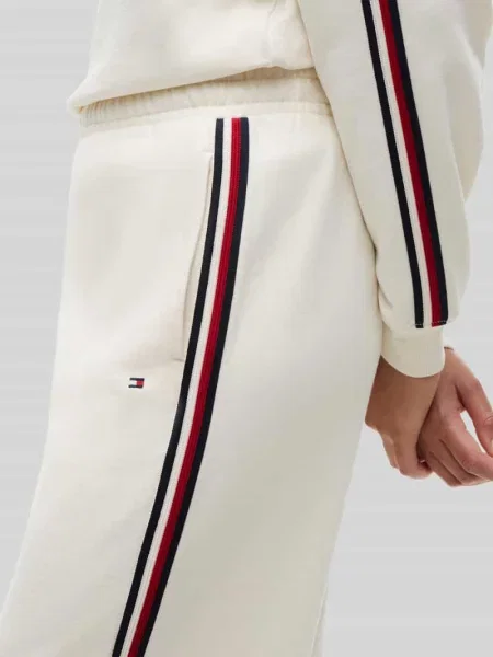 Spodnie dresowe o kroju relaxed fit z czystej bawełny Tommy Hilfiger białe