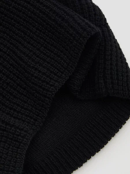 Шапка Reserved черная