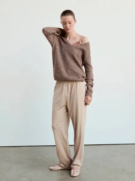 Sweter oversize z dekoltem w serek średni Kobieta S MANGO brązowy
