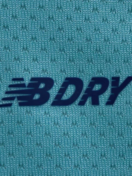 Футболка New Balance блакитна