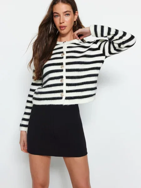Trendyol Ecru tricotaje cu dungi cu textură moale Cardigan negru