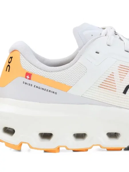 Sneakerși On alb