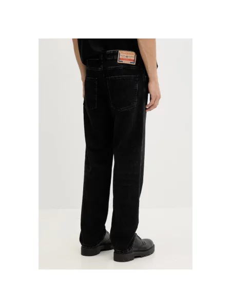 Jeansy o kroju loose fit z dodatkiem lyocellu Diesel czarne