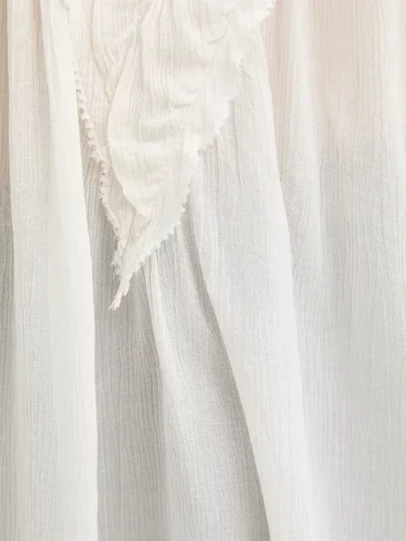 Top Munthe cu volane alb