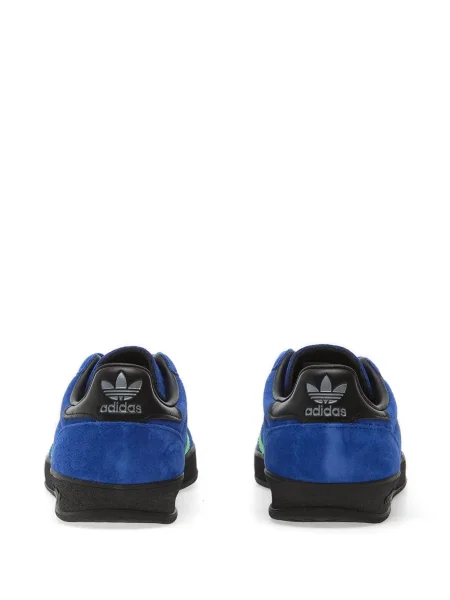 Pălărie Adidas cu dungi cu platformă din jerseu alb