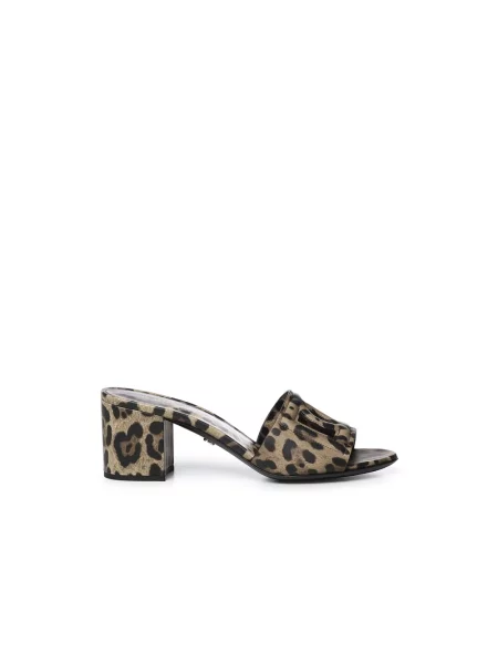 Klapki mules Dolce And Gabbana skórzane z nadrukiem