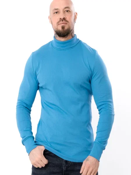 Гольф свитер носи своє голубой