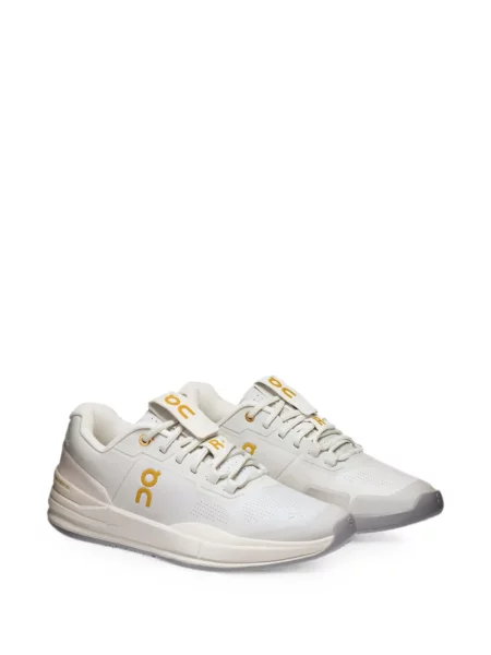 Sneakerși On alb