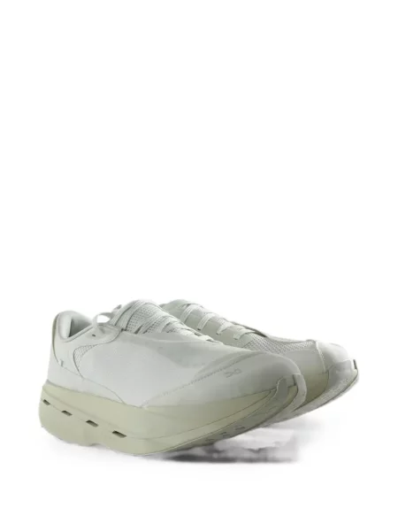 Sneakerși On alb