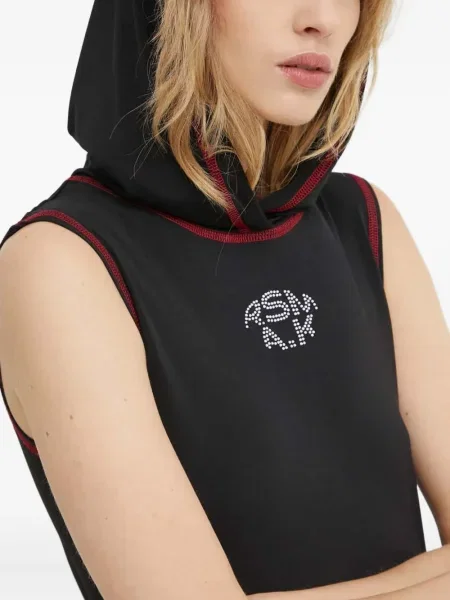 Костюм рокля Resume с качулка черно