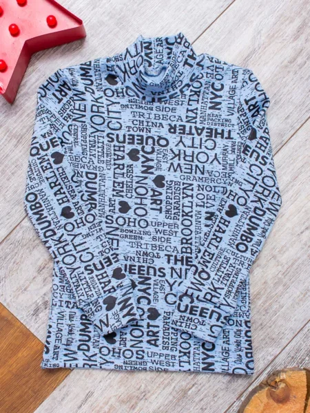 Гольф водолазка носи своє голубая